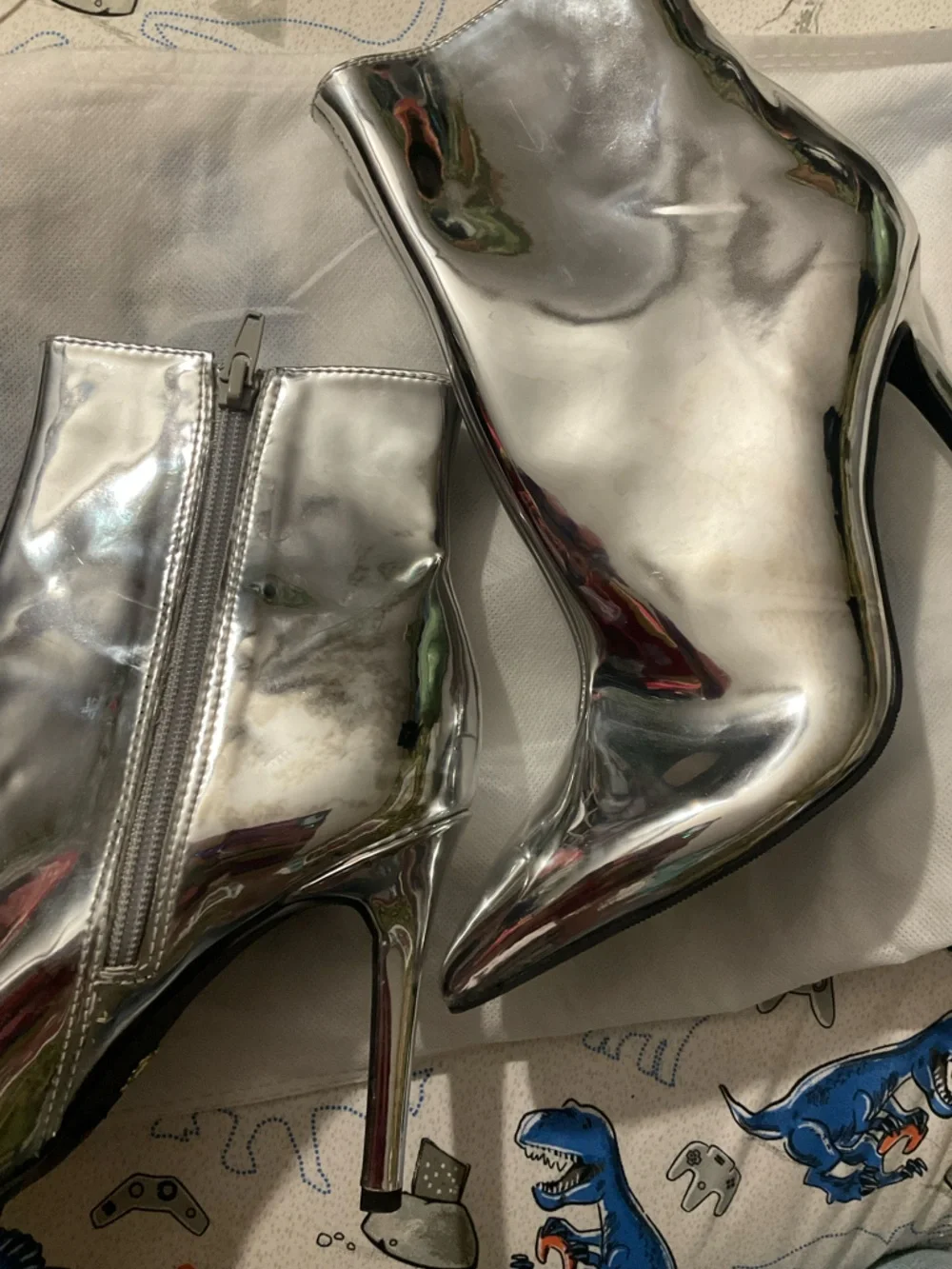Thalia Sodi Rylie Silver Patent Vegan Leather Heeled Ankle Boots Size 7